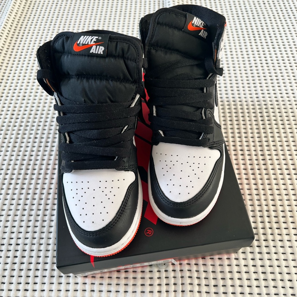Jordan High OG retro size 4.5 men’s size 6 women Wore once. Come get this shoe
